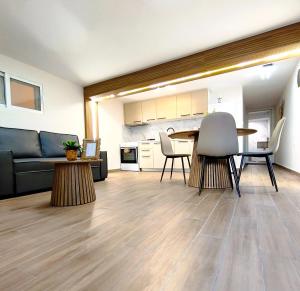 Voulas Apartment 4