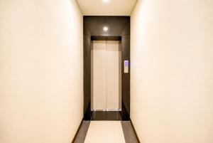 NEAR SHREE RAM JANM BHOOMI - HOTEL SHREE RR - Wi-Fi - Parking- Luxury Rooms - Best Family Hotel In Ayodhya