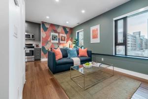 Sleek Downtown Toronto Stay Cafes Shops Nearby