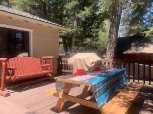 Sierra Pines Chalet Near Ski Slopes and Hiking,Biking Trails
