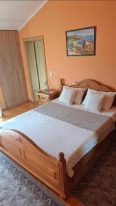 Lorena Rooms