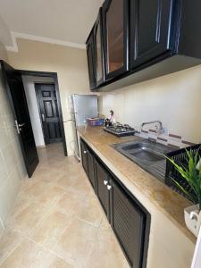 Lina Appartement RICO COSTA 5 min par voiture gare TGV Corniche City Mall only for familly