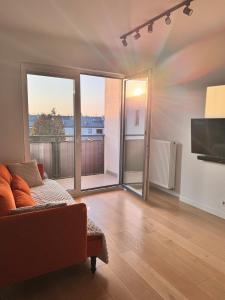 3-room flat with two balconies near airport & city