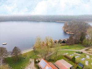 Urlaub im Grünen - Doppelbungalow mit Terrasse im Ferienpark Mirow