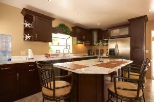 4BR Rosarito Beach Villa Pool Spa and RV Parking