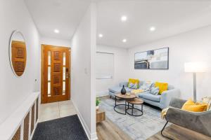 Stylish 3BR Urban Retreat near Christie sleeps 6 TO