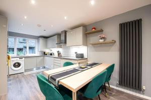 Luxury 4BR House -Contractors Corporate with Jacuzzi