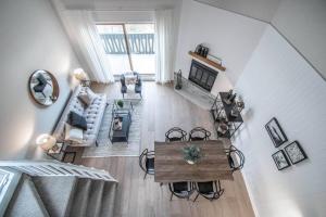Bright & Modern Lac Tremblant Condo with Views
