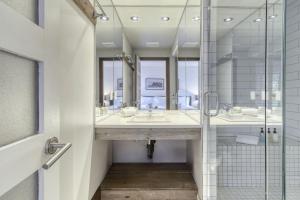 Le Chic Cabriolet Cozy Ski Condo 300m to Lifts