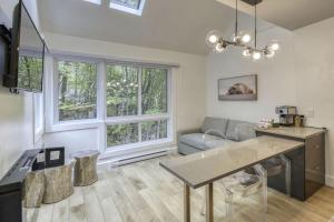 Le Chic Cabriolet Cozy Ski Condo 300m to Lifts