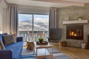 Modern Chalet Beautiful Lake Mountain View