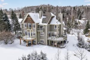 La Bête Tremblant Bright and Modern Four Bed Townhome