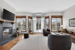 La Bête Tremblant Bright and Modern Four Bed Townhome