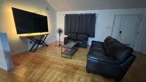 Cue & couch retreat
