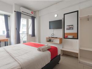 RedDoorz Apartment at Grand Sentraland Karawang