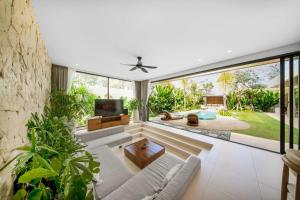 Secret Palm - Spacious 4BR Villa in Balangan, Uluwatu