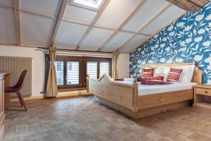 Attic for 4 in the center, everything within walking distance!