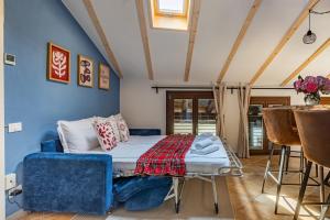 Attic for 4 in the center, everything within walking distance!