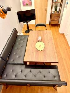 2 minutes from Tengachaya Direct access to KIX Namba and Kyoto Entire 3-story house Two bathrooms dryer Morning Hug