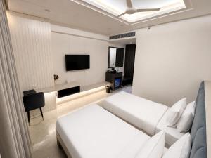 Hotel Elinor By Dazzling Hotels & Resorts