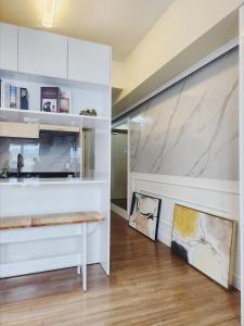 solinea Luxe pool stay city nest