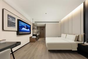 Atour Hotel Wuxi East Station South Square