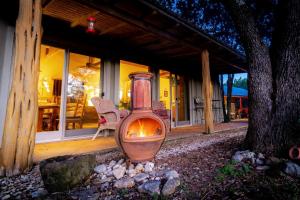 Pet-Friendly Cabin Rental with Creekside Views near Bandera, Texas