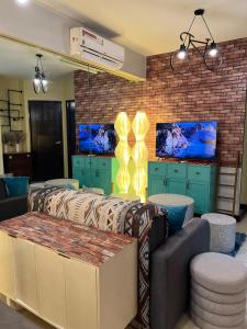 5 mins from Airport NAIA T1 Arista Place 1BR 2BR Veranda Parking Fast Wifi Netflix
