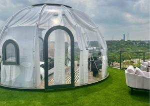 Dreamy Glass Dome Escape Under the Stars in Cottonwood Shores, Texas