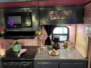 Cozy RV Retreat with Fire Pit and Outdoor Deck in Hopkins, South Carolina