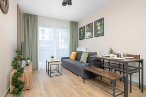 Stylish Apartment with Parking and Balcony by Noclegi Renters