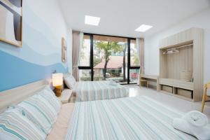 2bed 2bath Apartment w Lift - Spacious & Quiet - 10min walk to Attractions