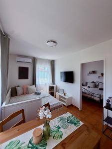 Holiday Village 8C