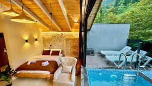Waterfall suit bungalov