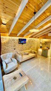 Waterfall suit bungalov