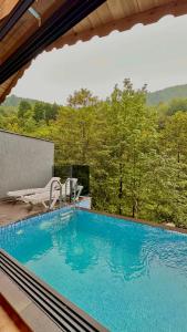 Waterfall suit bungalov