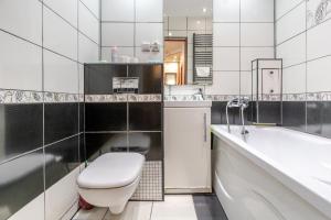 Kołobrzeska Comfort Stay Apartment by BookingHost