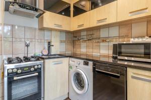 Kołobrzeska Comfort Stay Apartment by BookingHost
