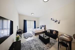 Modern Studio Steps from Metro Prime Location