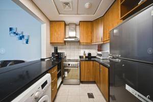 Modern Studio Steps from Metro Prime Location