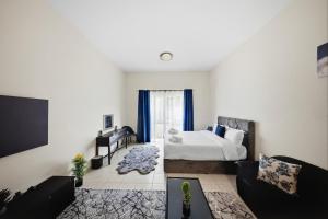 Modern Studio Steps from Metro Prime Location