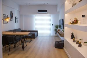 Midway Acropolis View Apartment