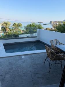 Salt and stone suites