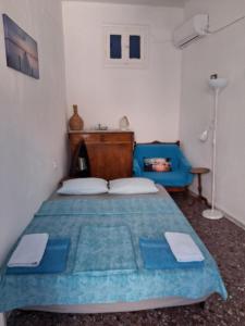 Cycladic house White and Blue in Kato Chora
