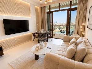 Renovated Palm Views Sea View Studio