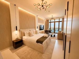 Renovated Palm Views Sea View Studio
