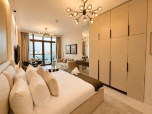 Renovated Palm Views Sea View Studio