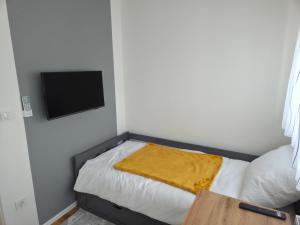 Skyline Haven with private parking garage, 4 star