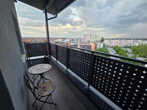 Skyline Haven with private parking garage, 4 star
