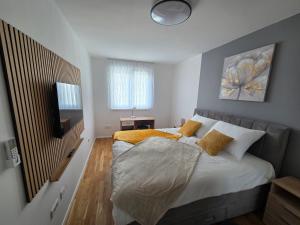 Skyline Haven with private parking garage, 4 star